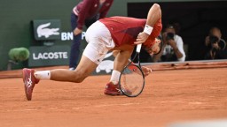 Novak Djokovic withdraws from French Open due to knee injury
